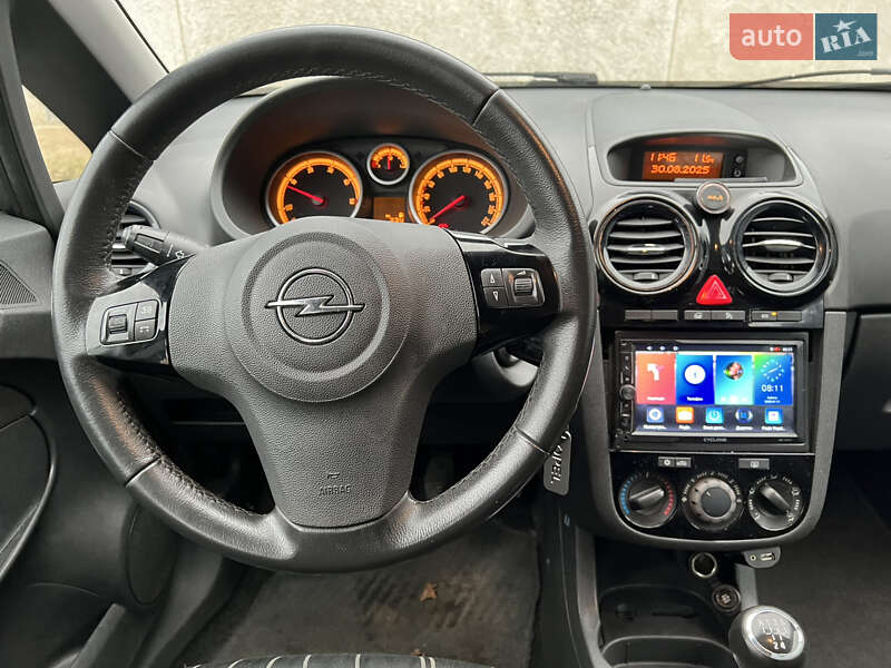 Хетчбек Opel Corsa 2010 в Києві