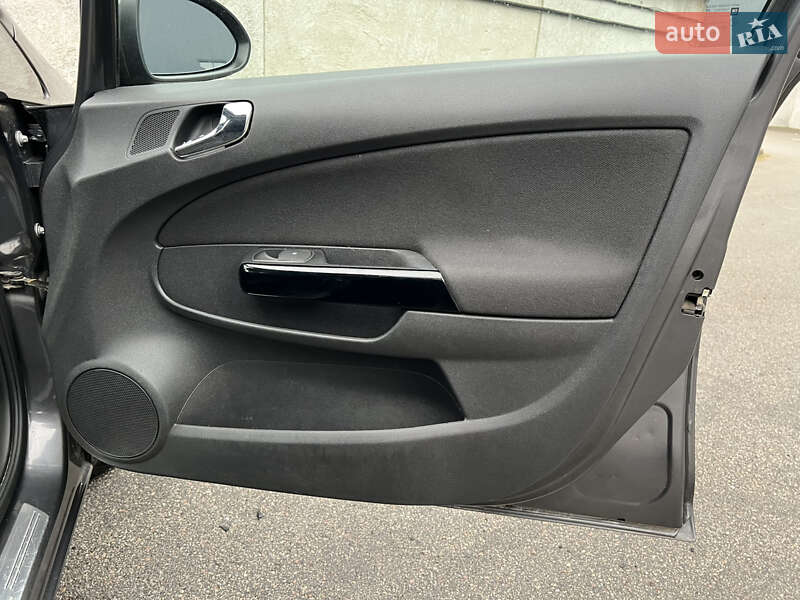 Хетчбек Opel Corsa 2010 в Києві