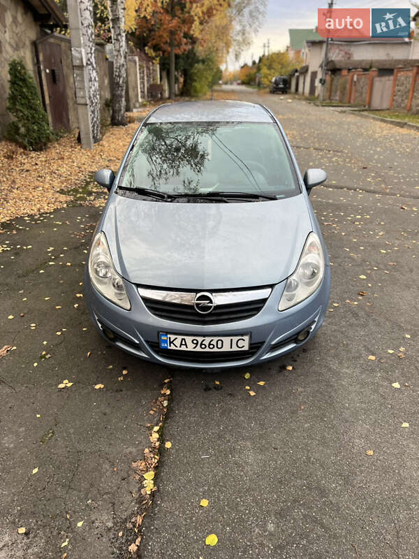 Хэтчбек Opel Corsa 2007 в Киеве
