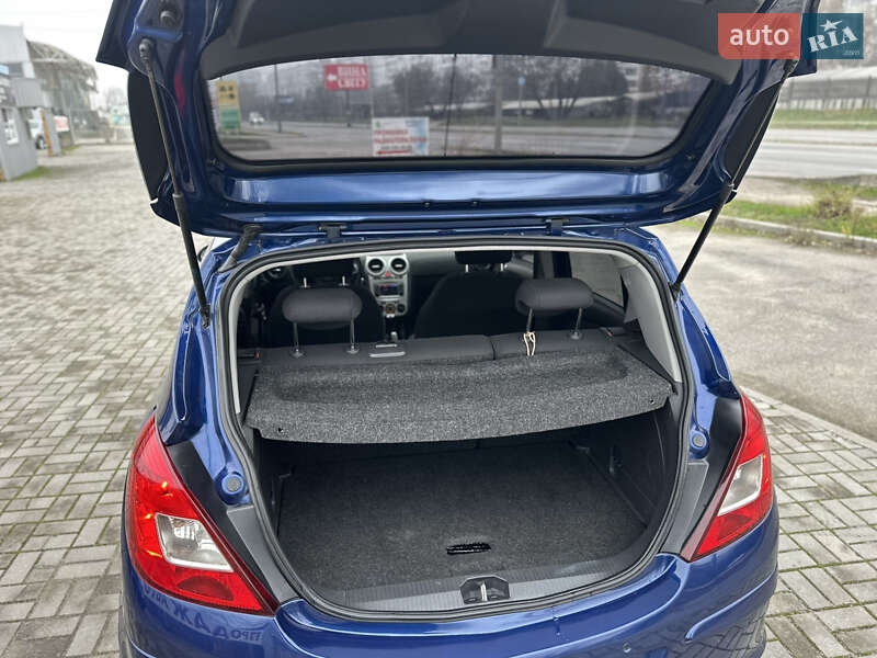 Хетчбек Opel Corsa 2012 в Запоріжжі