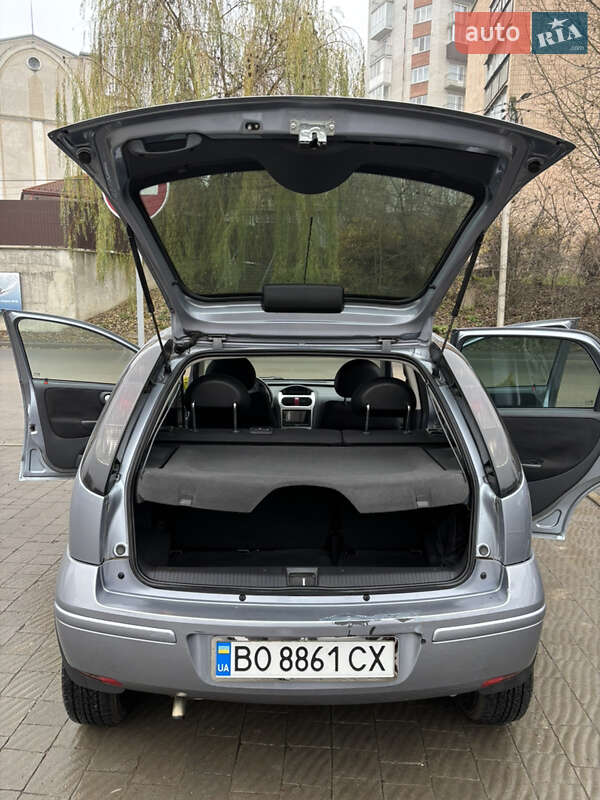 Хэтчбек Opel Corsa 2005 в Тернополе