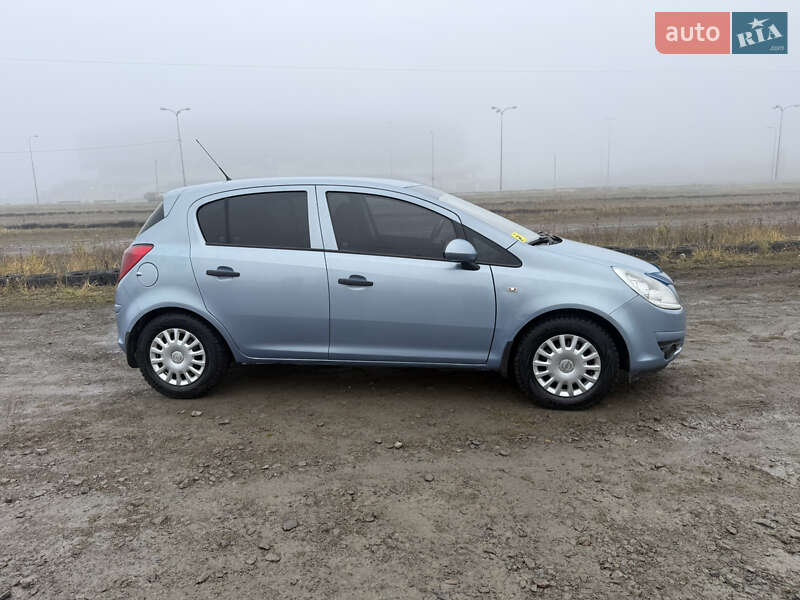 Хэтчбек Opel Corsa 2008 в Львове
