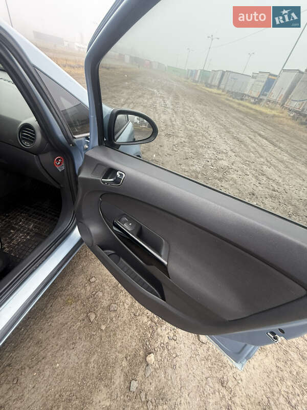Хэтчбек Opel Corsa 2008 в Львове