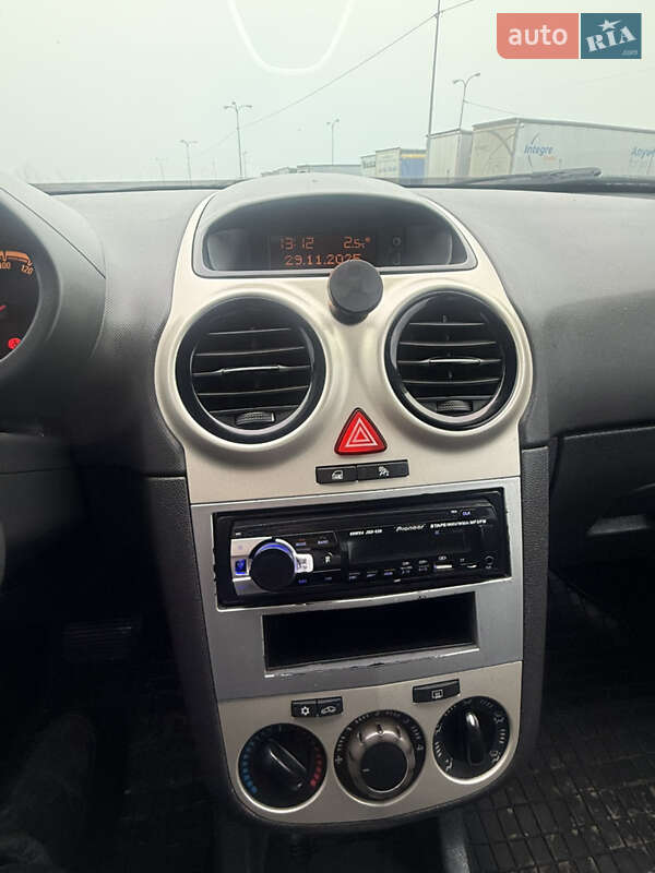 Хэтчбек Opel Corsa 2008 в Львове