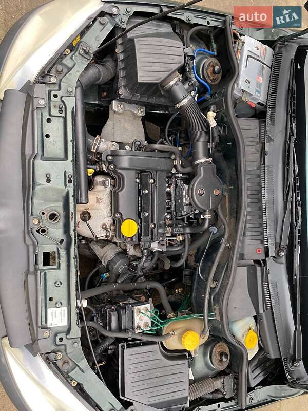 Хэтчбек Opel Corsa 2002 в Ромнах