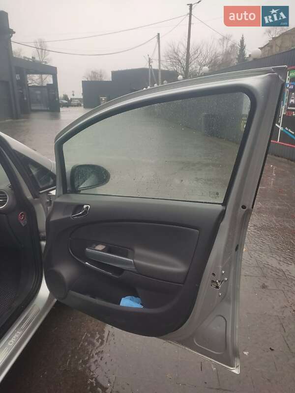 Хетчбек Opel Corsa 2012 в Івано-Франківську