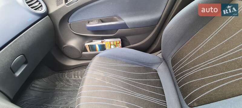 Хэтчбек Opel Corsa 2010 в Тернополе