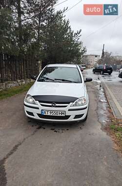 Хэтчбек Opel Corsa 2005 в Калуше