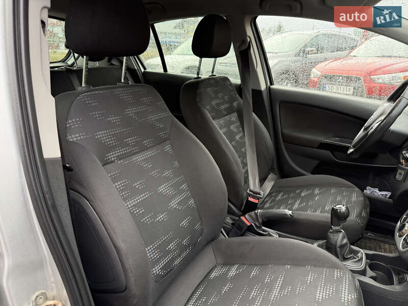 Хэтчбек Opel Corsa 2011 в Стрые