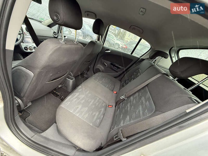 Хэтчбек Opel Corsa 2011 в Стрые