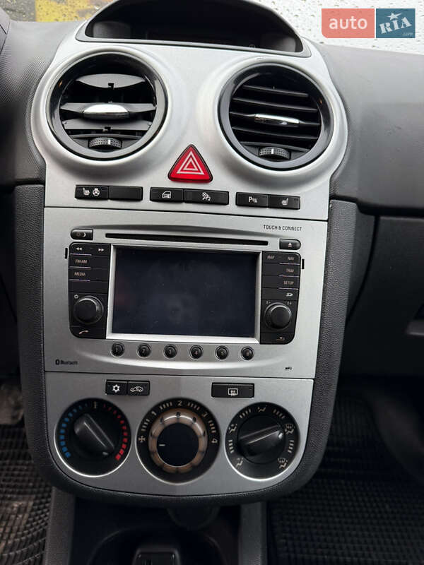 Хэтчбек Opel Corsa 2011 в Стрые