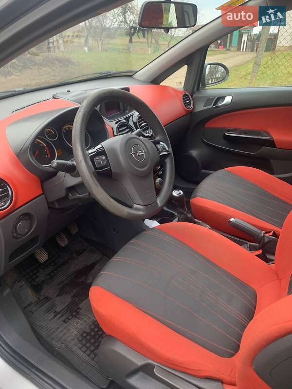 Хэтчбек Opel Corsa 2008 в Горохове
