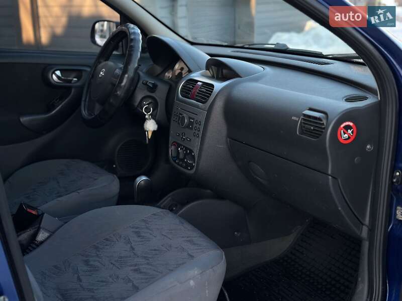 Хэтчбек Opel Corsa 2006 в Надворной