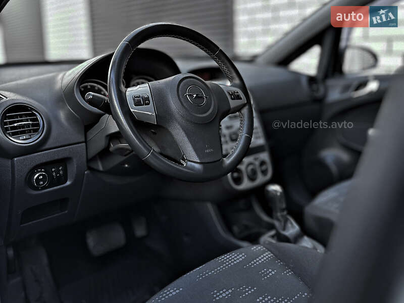 Хэтчбек Opel Corsa 2011 в Запорожье
