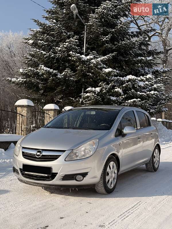 Хэтчбек Opel Corsa 2008 в Черновцах