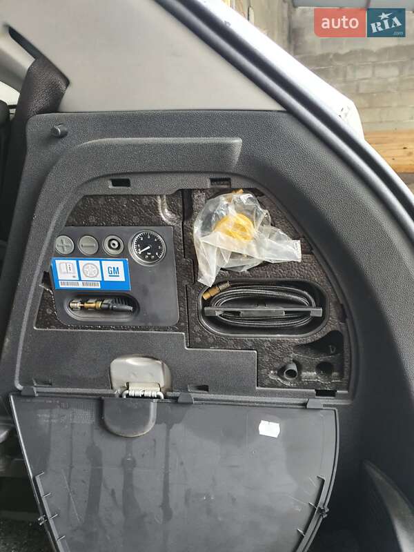 Хэтчбек Opel Corsa 2010 в Шумске