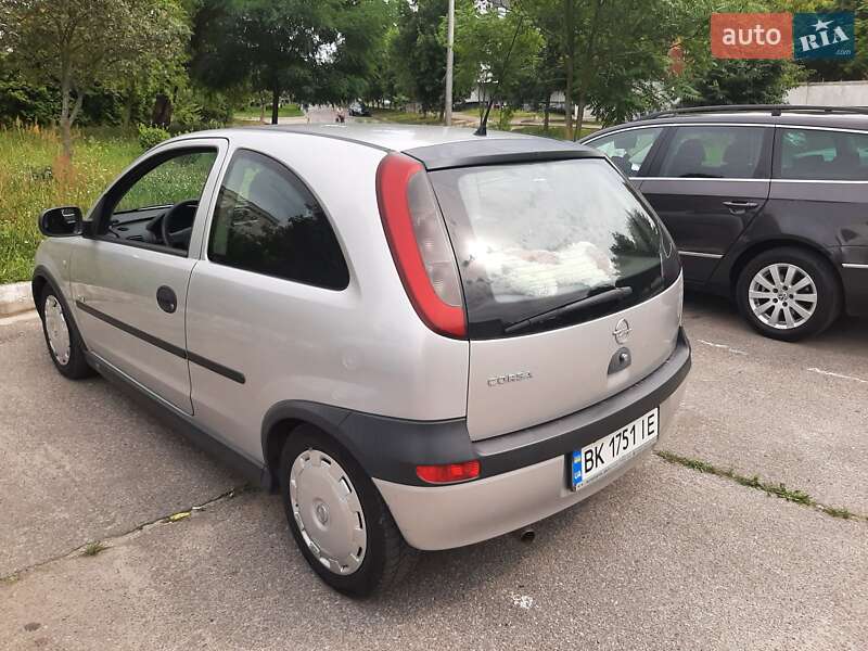 Хэтчбек Opel Corsa 2002 в Вараше