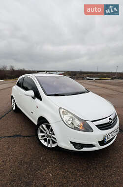 Хэтчбек Opel Corsa 2010 в Ужгороде