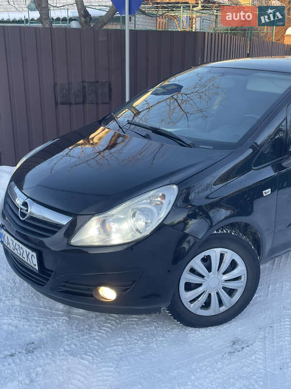 Хэтчбек Opel Corsa 2007 в Киеве