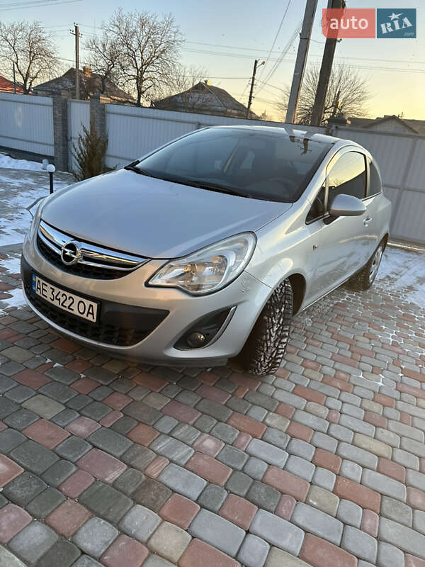 Хетчбек Opel Corsa 2012 в Павлограді