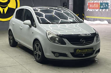 Хэтчбек Opel Corsa 2010 в Черновцах