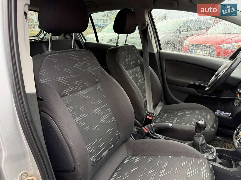 Хэтчбек Opel Corsa 2011 в Стрые