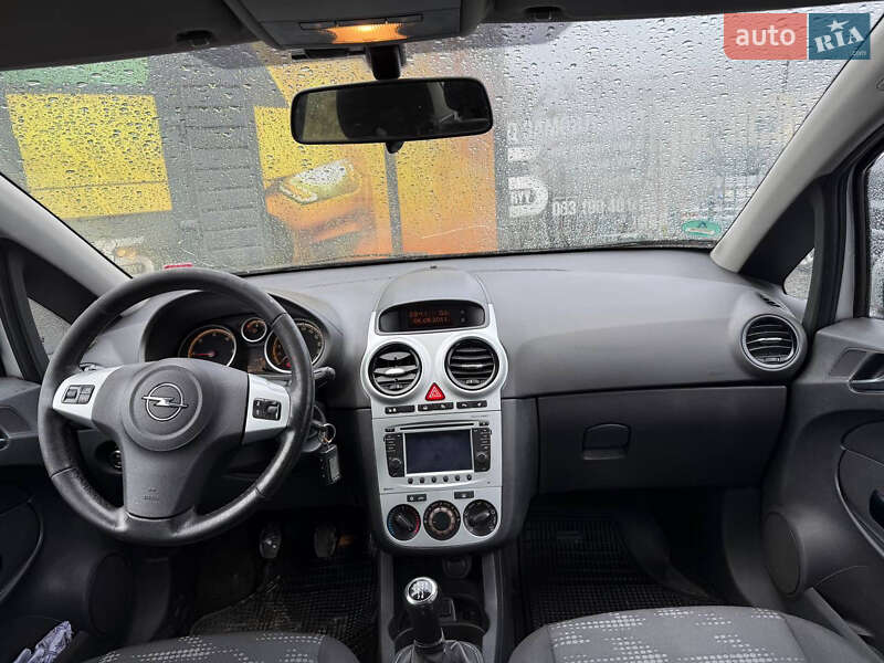 Хэтчбек Opel Corsa 2011 в Стрые