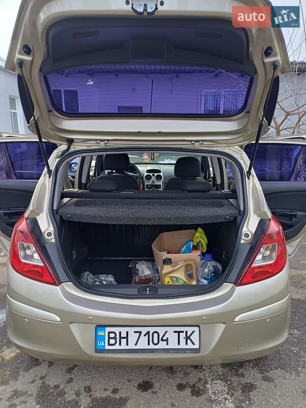 Хэтчбек Opel Corsa 2008 в Великодолинском