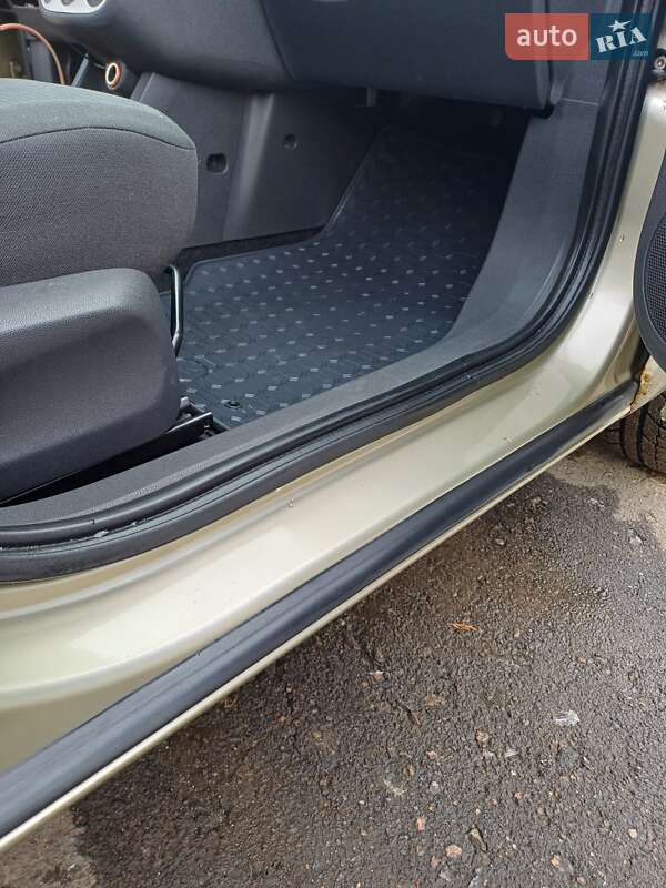 Хэтчбек Opel Corsa 2008 в Великодолинском