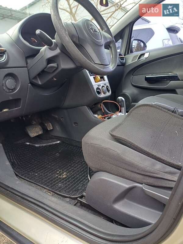 Хэтчбек Opel Corsa 2008 в Великодолинском