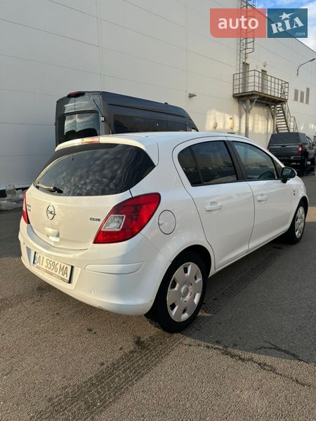 Хэтчбек Opel Corsa 2011 в Киеве