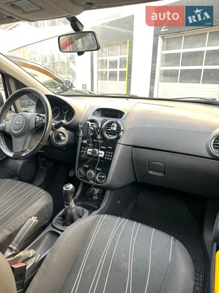 Хэтчбек Opel Corsa 2011 в Киеве