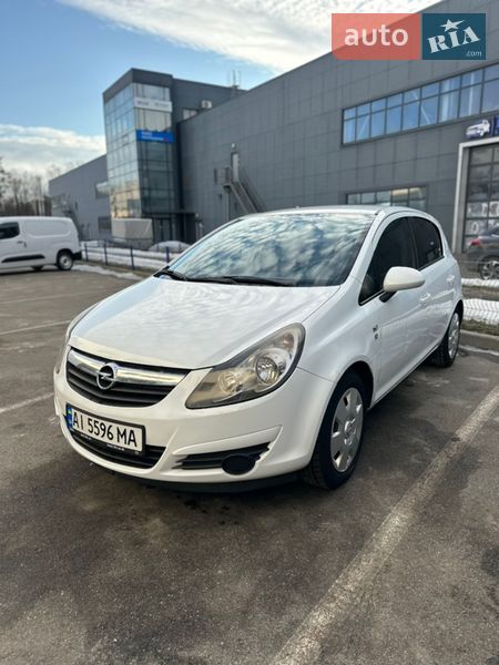 Хэтчбек Opel Corsa 2011 в Киеве