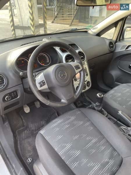 Хетчбек Opel Corsa 2011 в Калуші