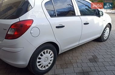 Хетчбек Opel Corsa 2011 в Чернівцях