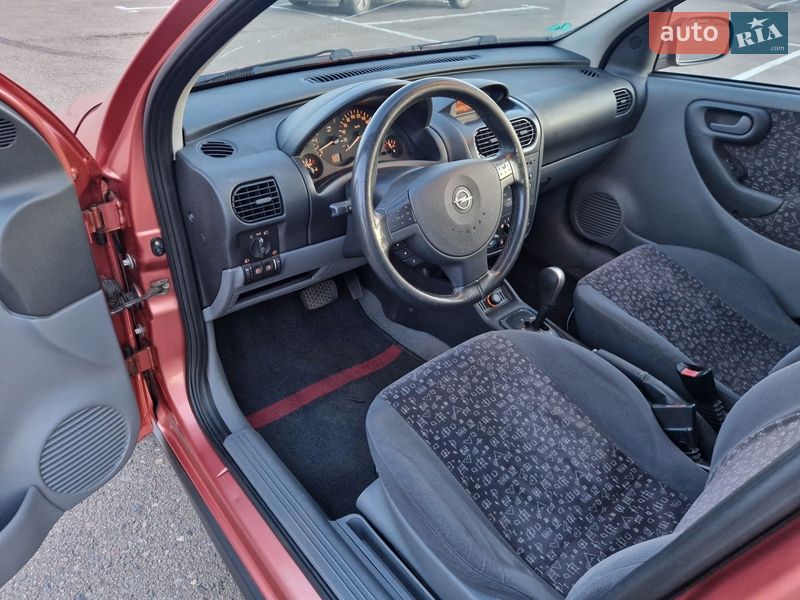 Хэтчбек Opel Corsa 2001 в Ровно
