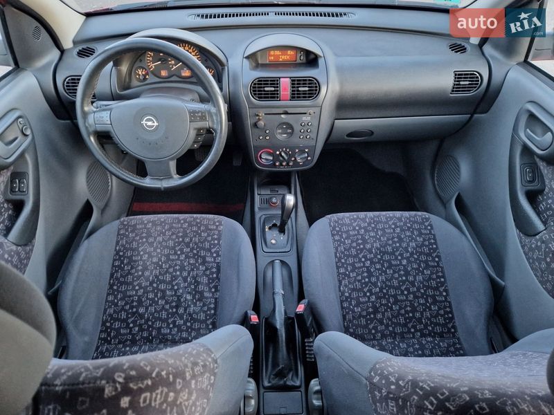 Хэтчбек Opel Corsa 2001 в Ровно