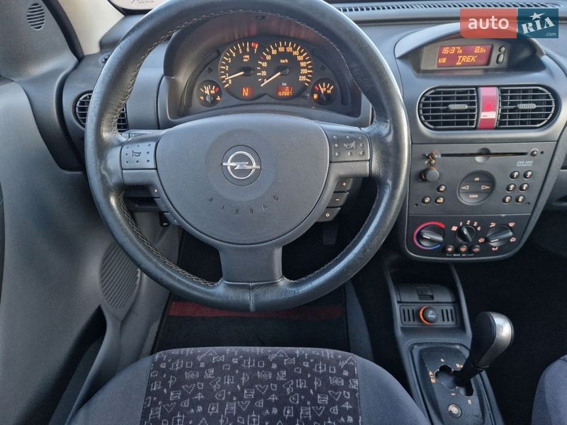 Хэтчбек Opel Corsa 2001 в Ровно