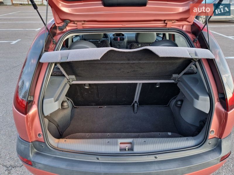 Хэтчбек Opel Corsa 2001 в Ровно