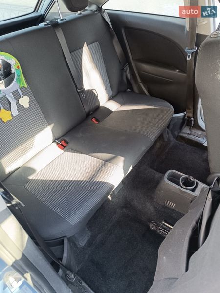 Хэтчбек Opel Corsa 2009 в Волочиске