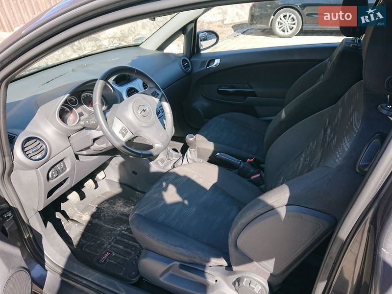 Хэтчбек Opel Corsa 2011 в Житомире