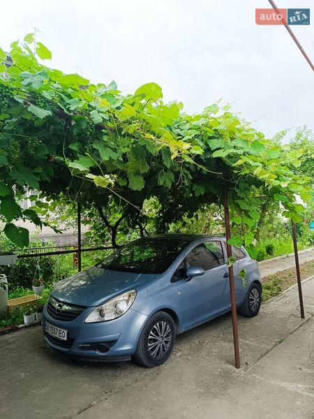 Хэтчбек Opel Corsa 2009 в Волочиске