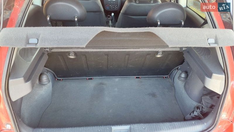 Хэтчбек Opel Corsa 2005 в Ровно