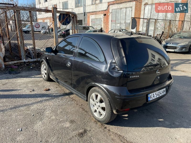 Хэтчбек Opel Corsa 2005 в Киеве