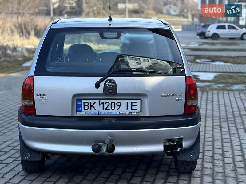 Хэтчбек Opel Corsa 1998 в Ровно