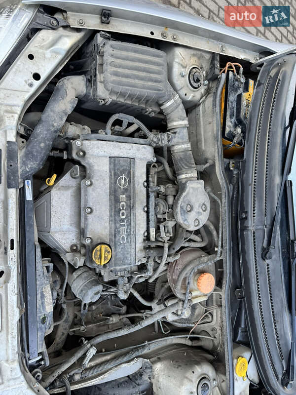 Хэтчбек Opel Corsa 1998 в Ровно