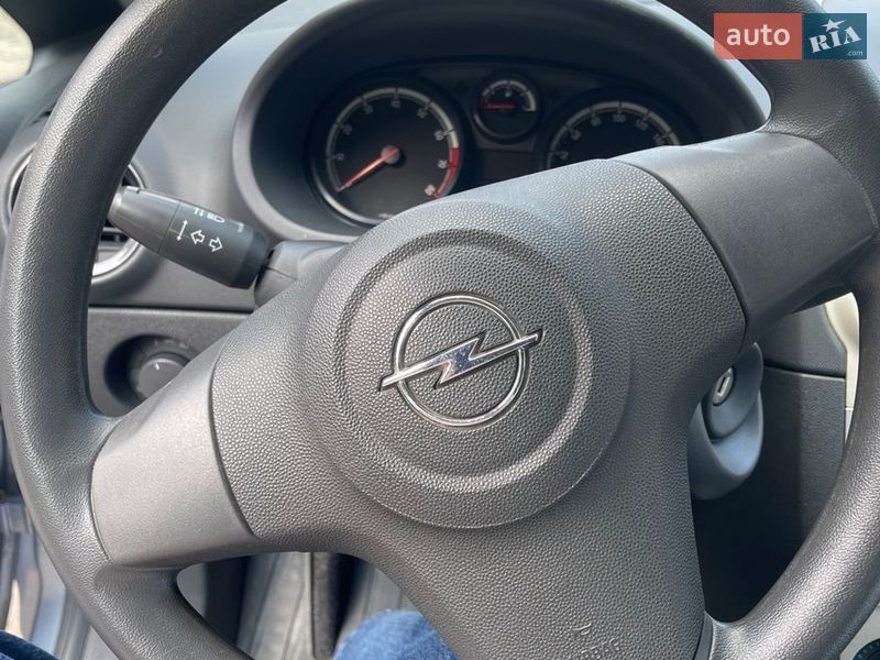 Хэтчбек Opel Corsa 2007 в Львове