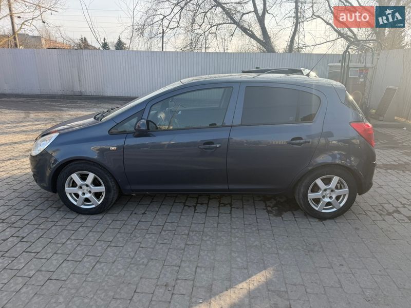 Хэтчбек Opel Corsa 2008 в Львове