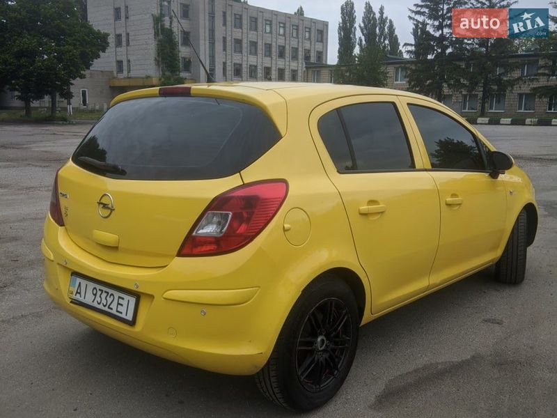 Хэтчбек Opel Corsa 2010 в Полтаве