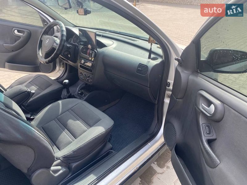 Хэтчбек Opel Corsa 2003 в Тернополе